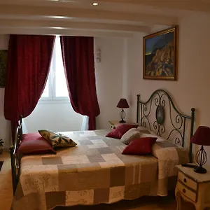Torre Porta Marina Couette-café Vintimille